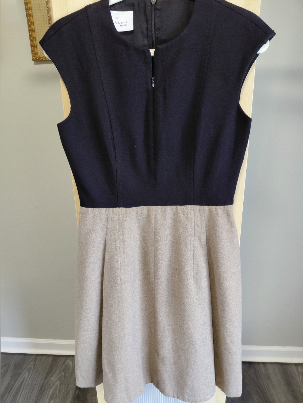 Akris Punto Black & Beige Sleeveless Wool Midi Dress